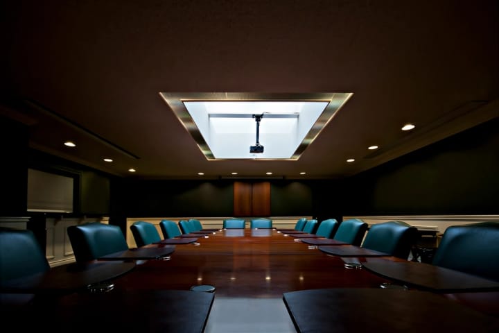 Bestuhlter Saal (Illustrationsbild)